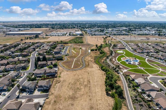 9518 Bryan Hall Way, Elk Grove, CA 95624
