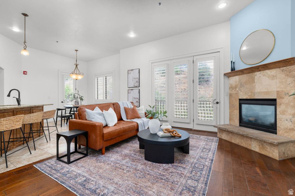 Image 3 of property listing at 5198 N UNIVERSITY AVE #401, Provo, UT 84604