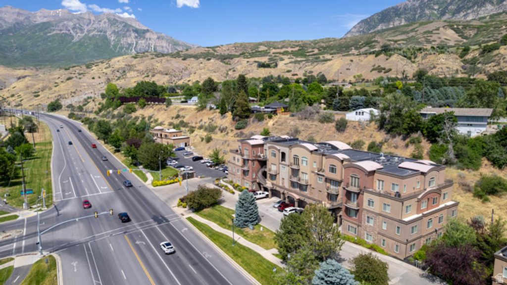 Image 22 of property listing at 5198 N UNIVERSITY AVE #401, Provo, UT 84604