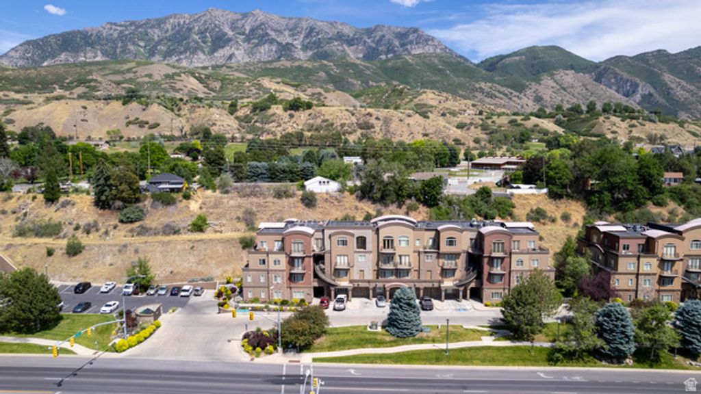 Image 23 of property listing at 5198 N UNIVERSITY AVE #401, Provo, UT 84604