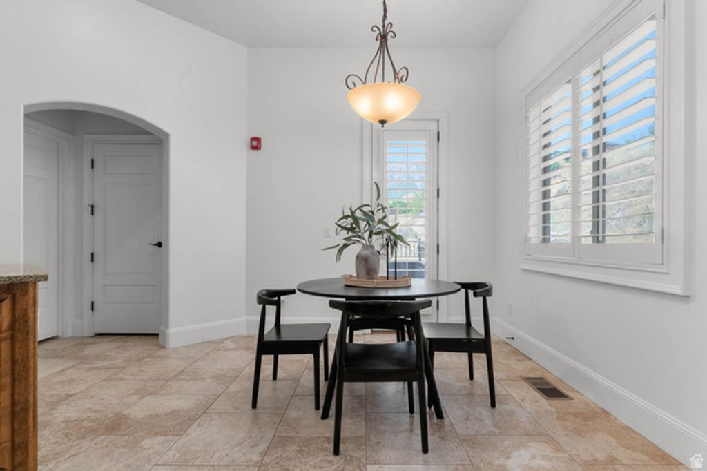 Image 7 of property listing at 5198 N UNIVERSITY AVE #401, Provo, UT 84604