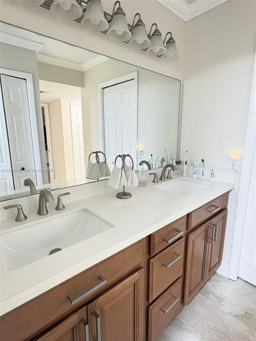 437 Lakeview Dr 104, Weston, FL 33326