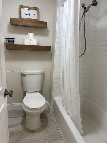 437 Lakeview Dr 104, Weston, FL 33326