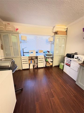 437 Lakeview Dr 104, Weston, FL 33326