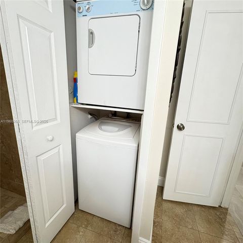 437 Lakeview Dr 104, Weston, FL 33326