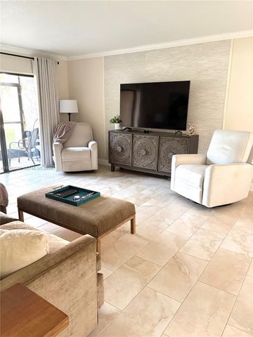 437 Lakeview Dr 104, Weston, FL 33326