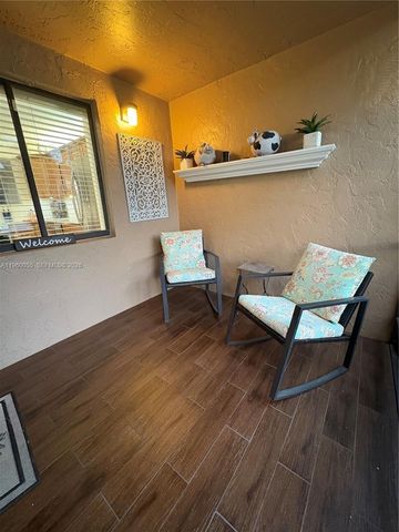 437 Lakeview Dr 104, Weston, FL 33326