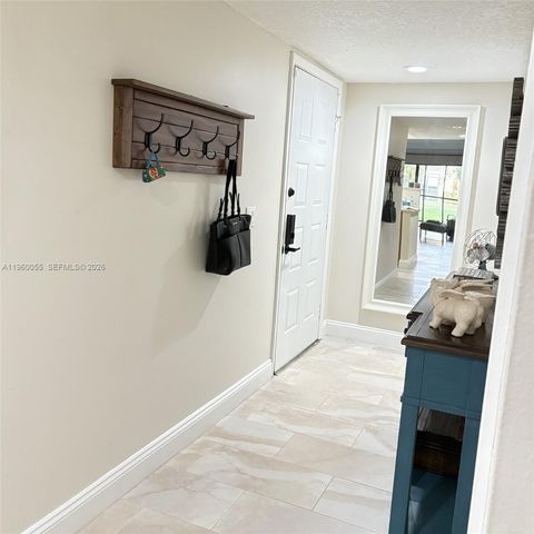 437 Lakeview Dr 104, Weston, FL 33326