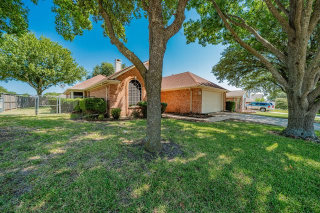 211 California Drive, Glenn Heights, TX 75154