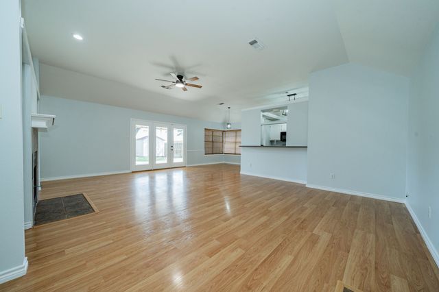211 California Drive, Glenn Heights, TX 75154