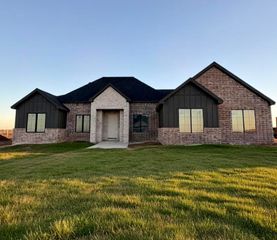 1154 E Hayes Street, New Home, TX 79383