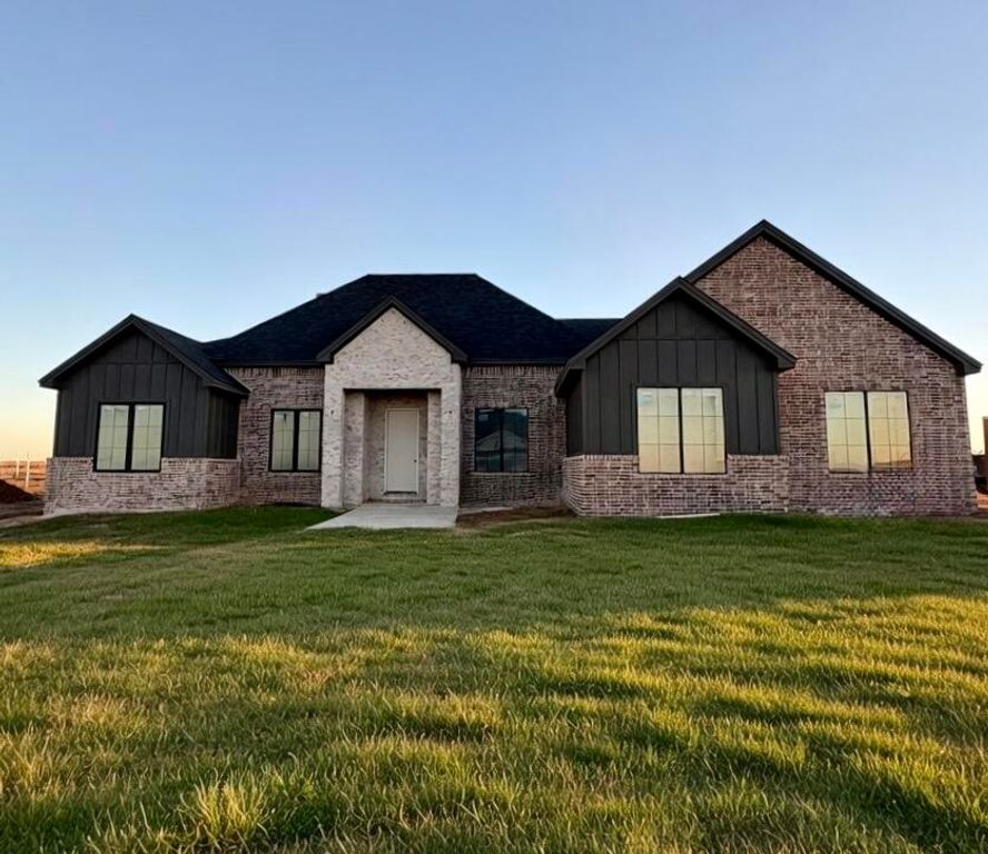 1154 E Hayes Street, New Home, TX 79383