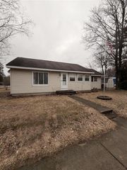 156 S Stearns Street, Barryton, MI 49305