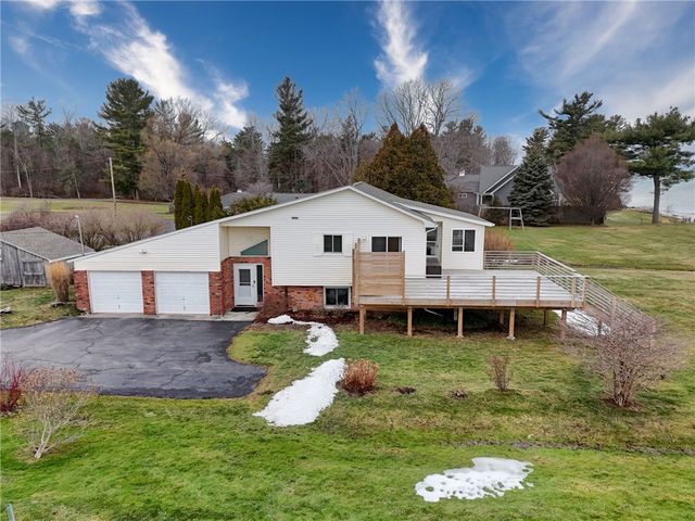 433 Ontario Dr, Ontario, NY 14519