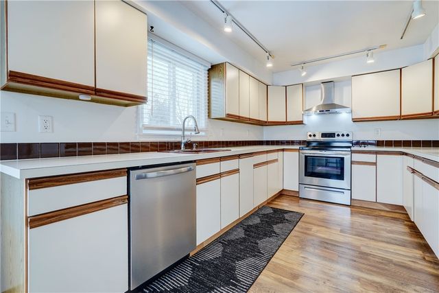 433 Ontario Dr, Ontario, NY 14519