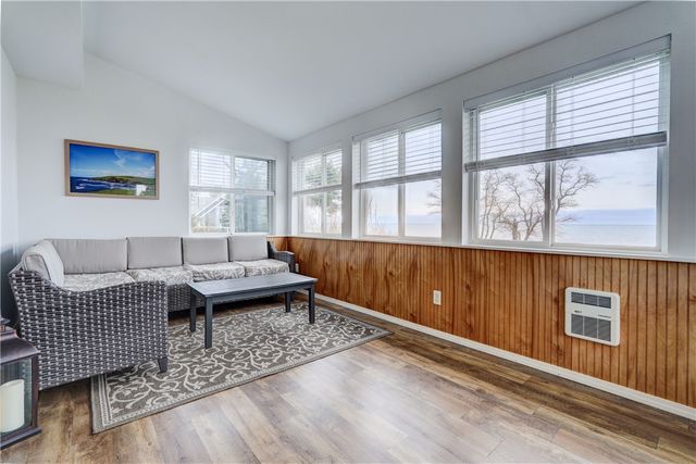 433 Ontario Dr, Ontario, NY 14519