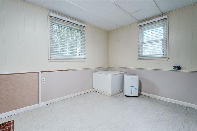 433 Ontario Dr, Ontario, NY 14519