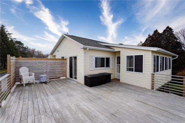 433 Ontario Dr, Ontario, NY 14519