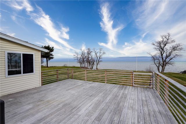 433 Ontario Dr, Ontario, NY 14519