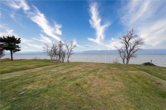 433 Ontario Dr, Ontario, NY 14519