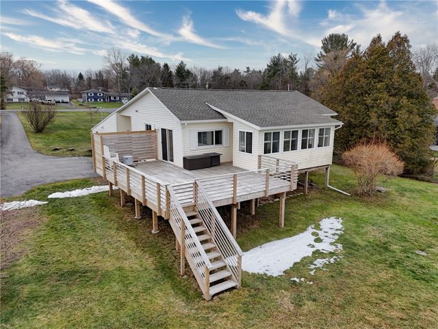 433 Ontario Dr, Ontario, NY 14519