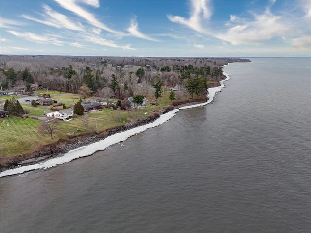 433 Ontario Dr, Ontario, NY 14519