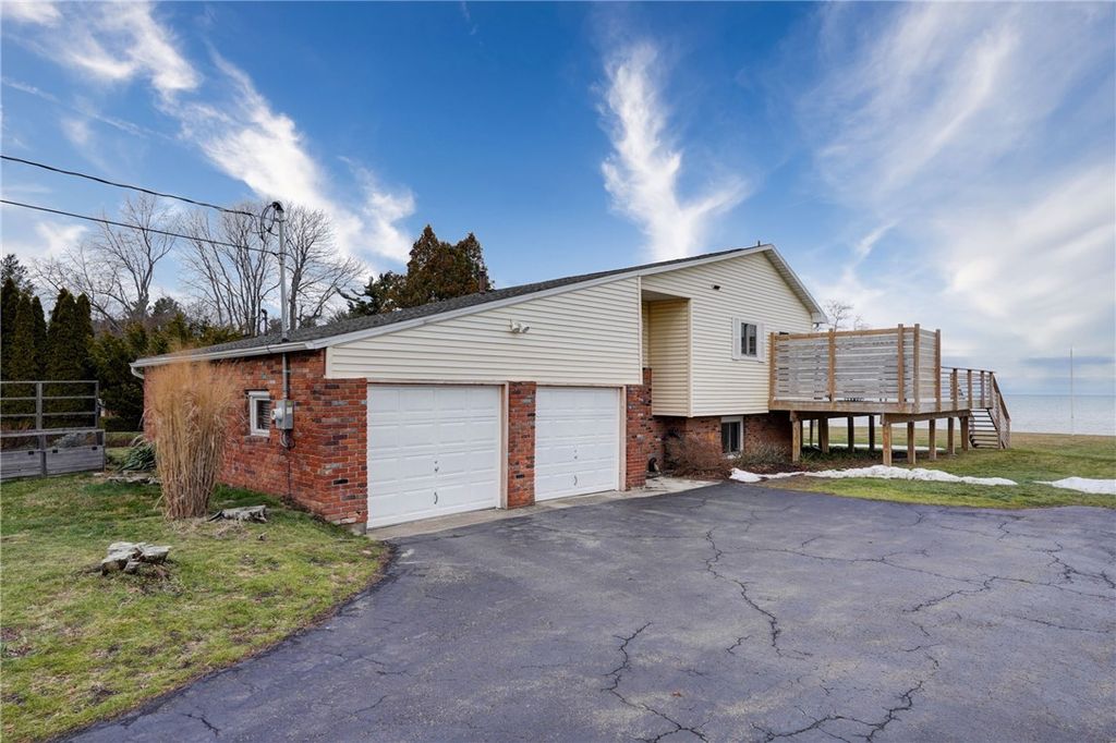 433 Ontario Dr, Ontario, NY 14519