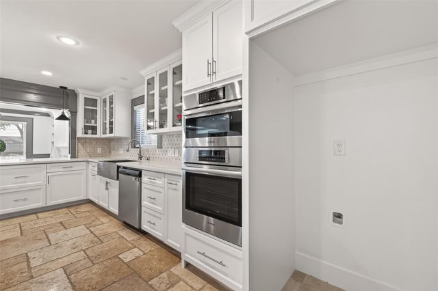 10054 Cedardale Drive, Houston, TX 77055