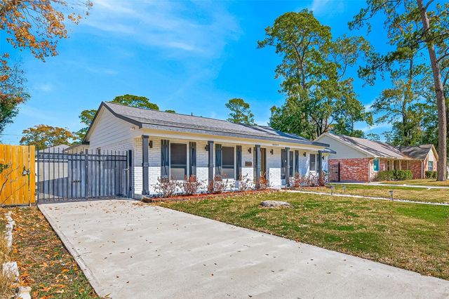 10054 Cedardale Drive, Houston, TX 77055