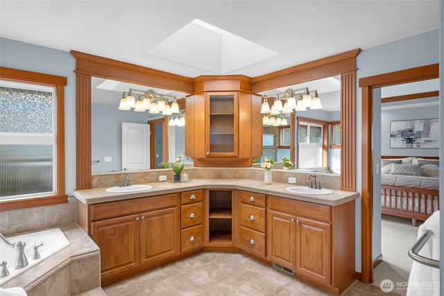 8835 NE 148th Place, Kenmore, WA 98028