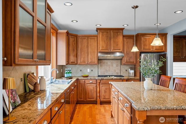 8835 NE 148th Place, Kenmore, WA 98028