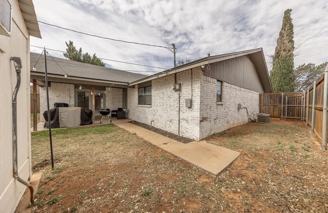 1210 S Cedar Street, Brownfield, TX 79316