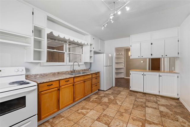 2400 Belmeade Avenue, Brownwood, TX 76801