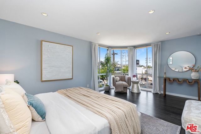 8530 HOLLOWAY Drive 311, West Hollywood, CA 90069