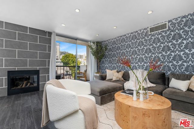 8530 HOLLOWAY Drive 311, West Hollywood, CA 90069