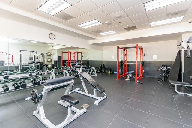 1200 Brickell Bay Dr 1621, Miami, FL 33131