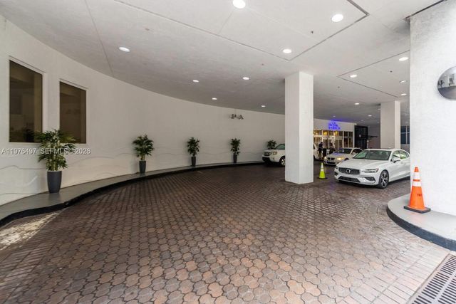 1200 Brickell Bay Dr 1621, Miami, FL 33131