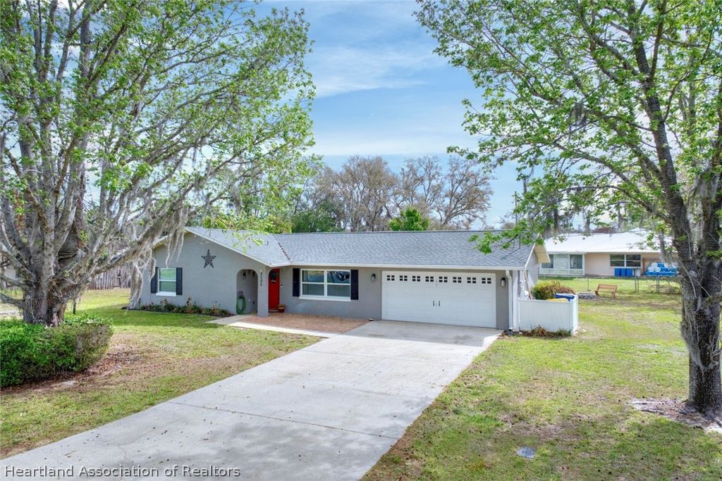2020 N Berkley Road, Sebring, FL 33825