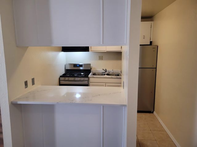 1025 Valencia Drive SE APT 25, Albuquerque, NM 87108