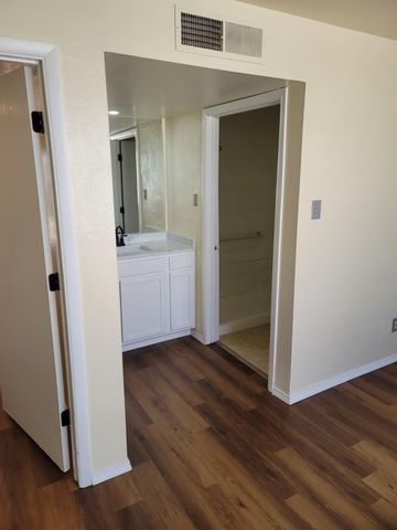 1025 Valencia Drive SE APT 25, Albuquerque, NM 87108