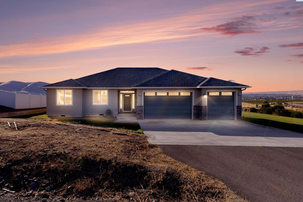 28104 N Pear Dr, Benton City, WA 99320