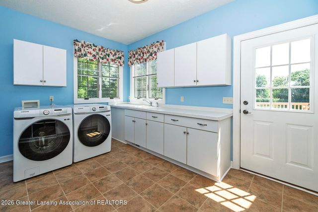 16677 Peacock Road, Haslett, MI 48840