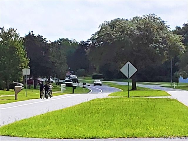 7954 N Golfview Drive, Citrus Springs, FL 34434