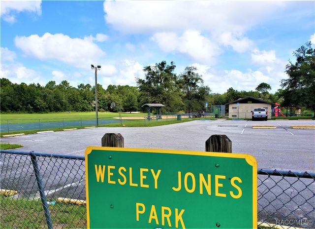 7954 N Golfview Drive, Citrus Springs, FL 34434