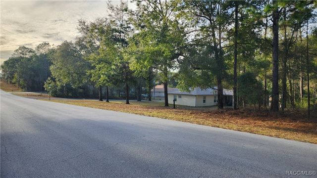 7954 N Golfview Drive, Citrus Springs, FL 34434