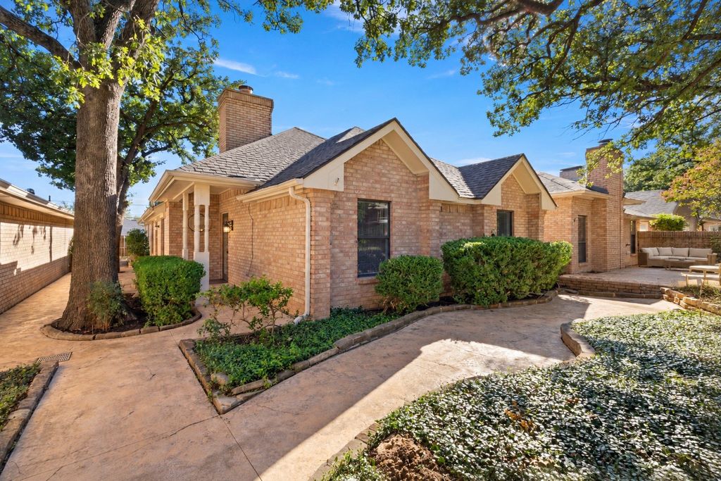 2108 Woodway Drive, Arlington, TX 76017 — exterior
