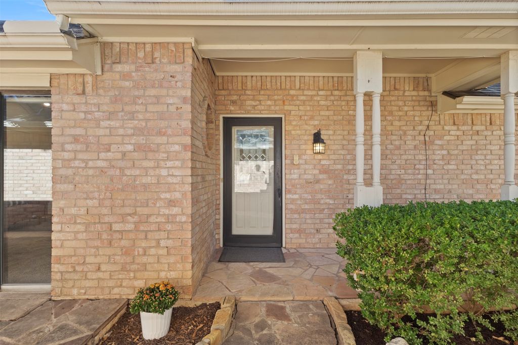 2108 Woodway Drive, Arlington, TX 76017 — photo 4