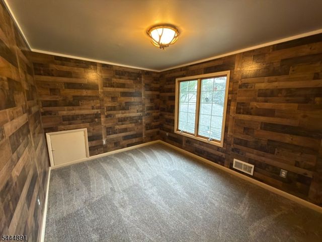 24 Beardslee Rd, Millstone Boro, NJ 08844