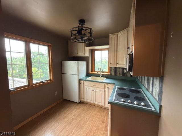 24 Beardslee Rd, Millstone Boro, NJ 08844