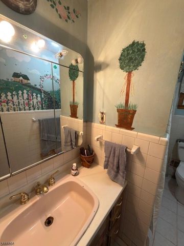 24 Beardslee Rd, Millstone Boro, NJ 08844